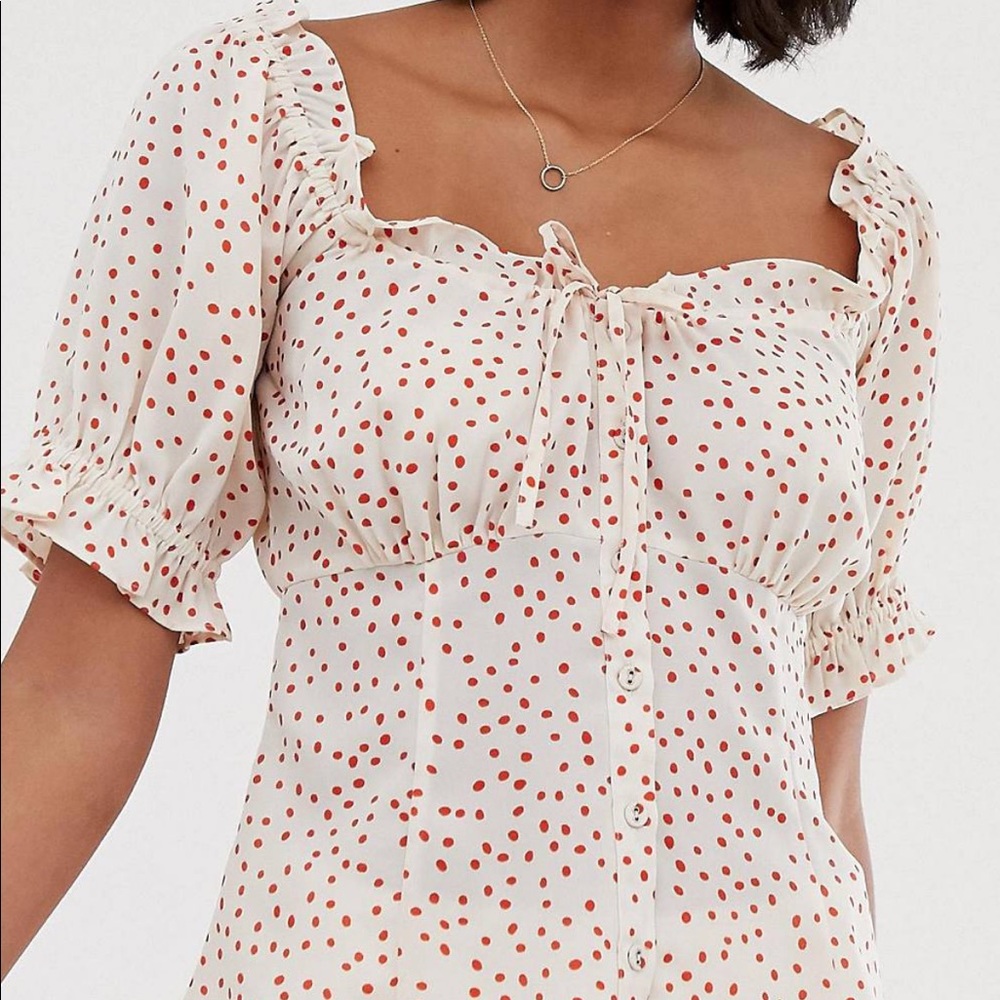 Square neck top with ruffle in polka dot